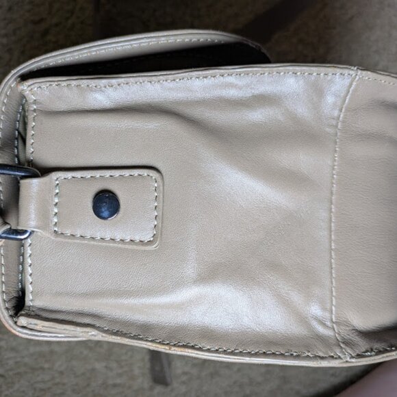 Lo & Sons Claremont Leather DSLR Crossbody Camera Bag in Taupe - Picture 10 of 12